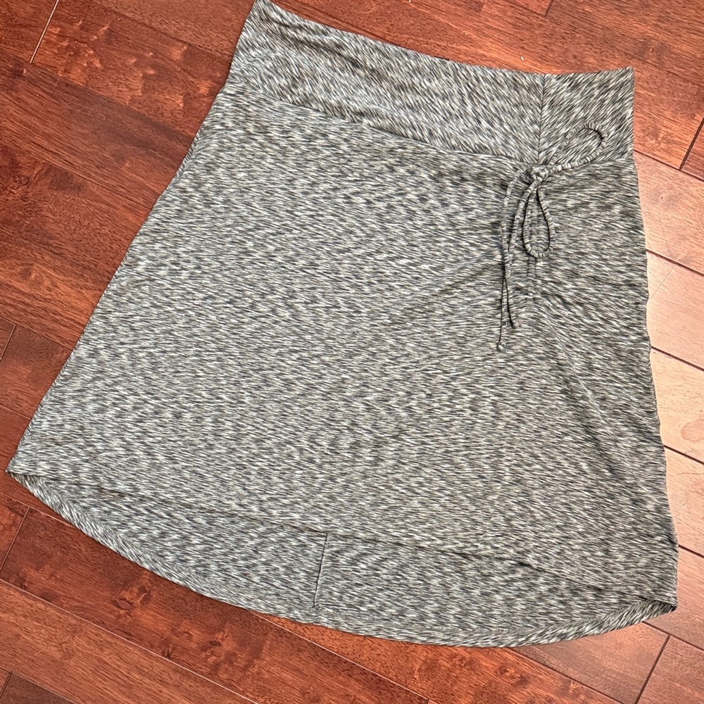 NWOT The North Face Heathered Gray Tan Green High Low Athletic Skirt L